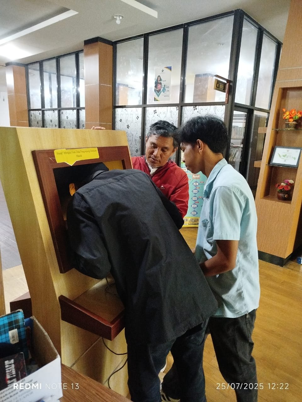 Mahasiswa Kerja Praktek di Perpustakaan Universitas Khairun